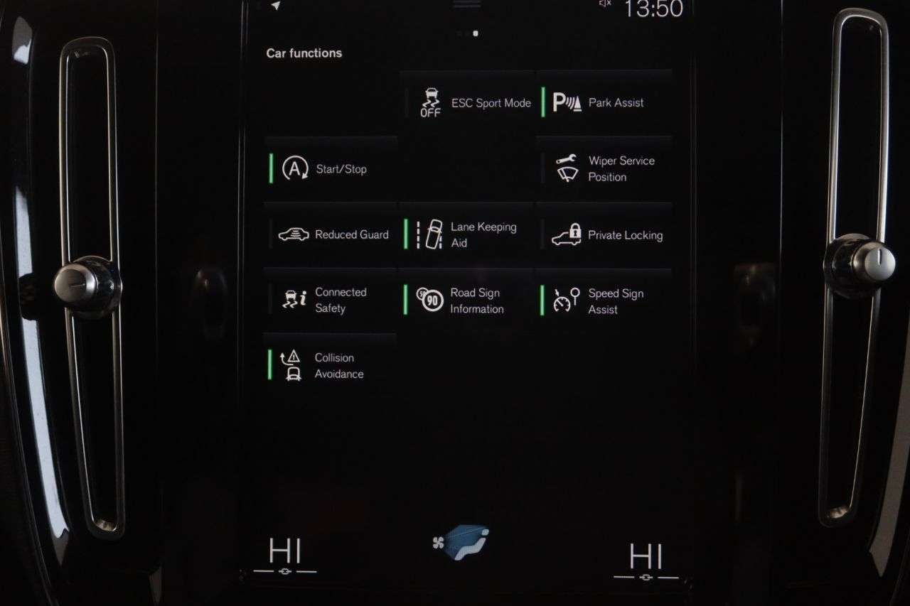 2020 VOLVO XC40 2020 VOLVO XC40