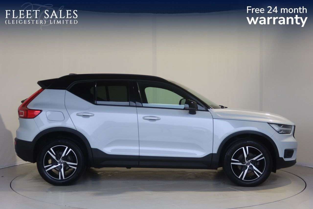 A 2020 VOLVO XC40 1.5 T3 R-Design SUV 5dr Petrol Auto Euro 6 (s/s) (163 ps) SATELLITE NAVIGAT A 2020 VOLVO XC40 1.5 T3 R-Design SUV 5dr Petrol Auto Euro 6 (s/s) (163 ps) SATELLITE NAVIGAT