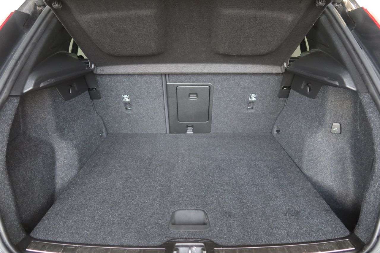 2021 VOLVO XC40 2021 VOLVO XC40