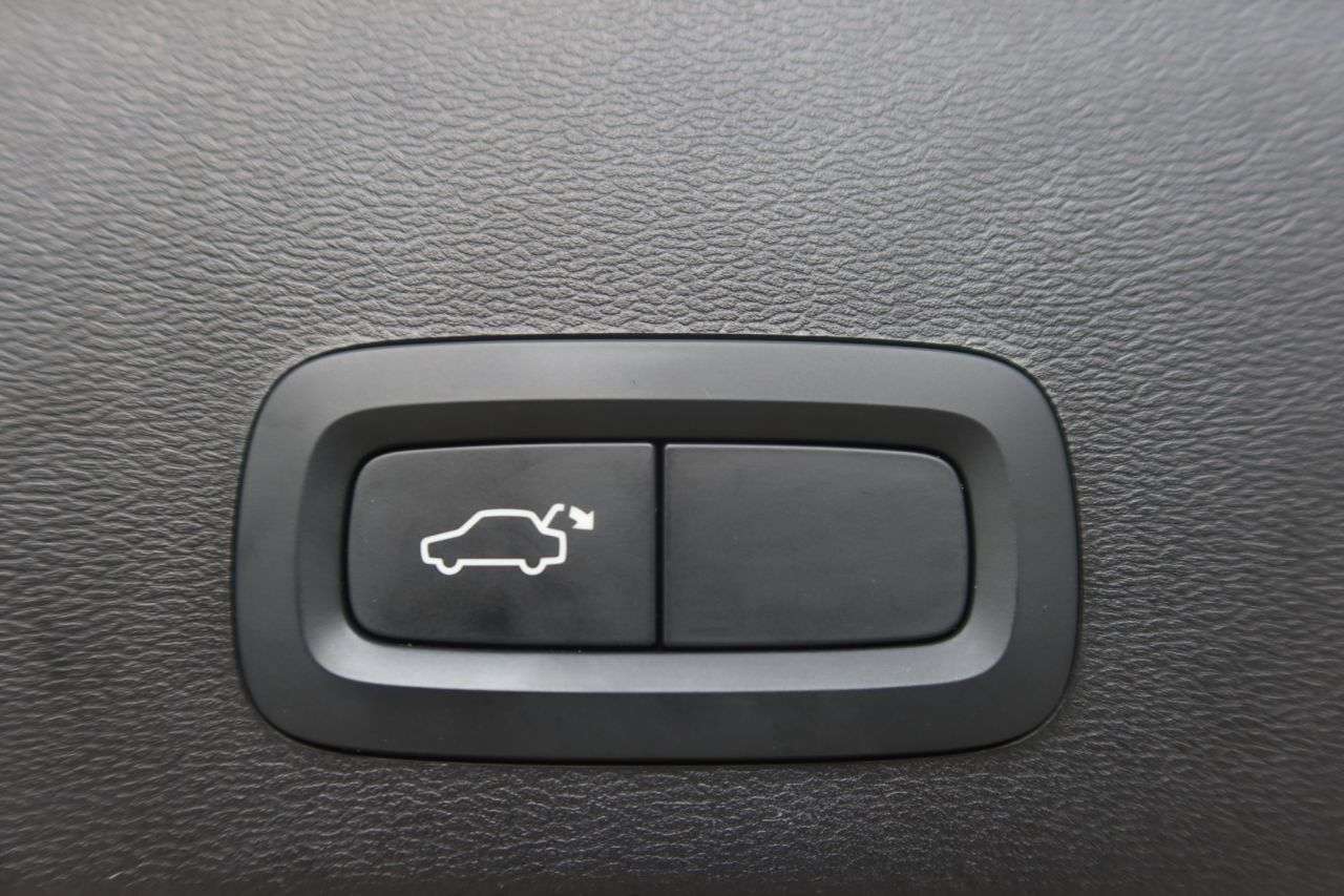 2021 VOLVO XC40 2021 VOLVO XC40