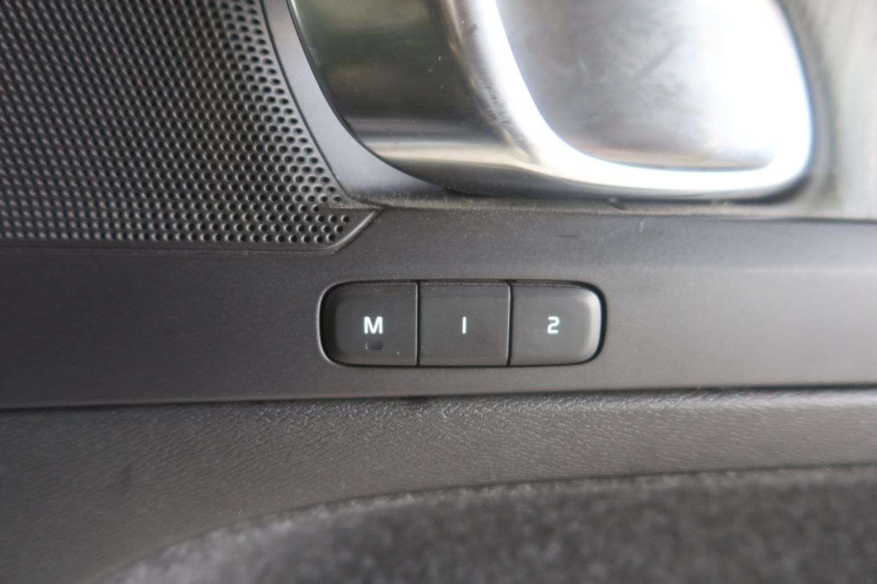 2021 VOLVO XC40 2021 VOLVO XC40