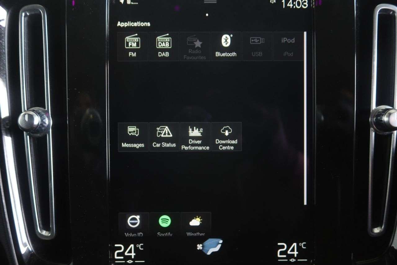 2021 VOLVO XC40 2021 VOLVO XC40