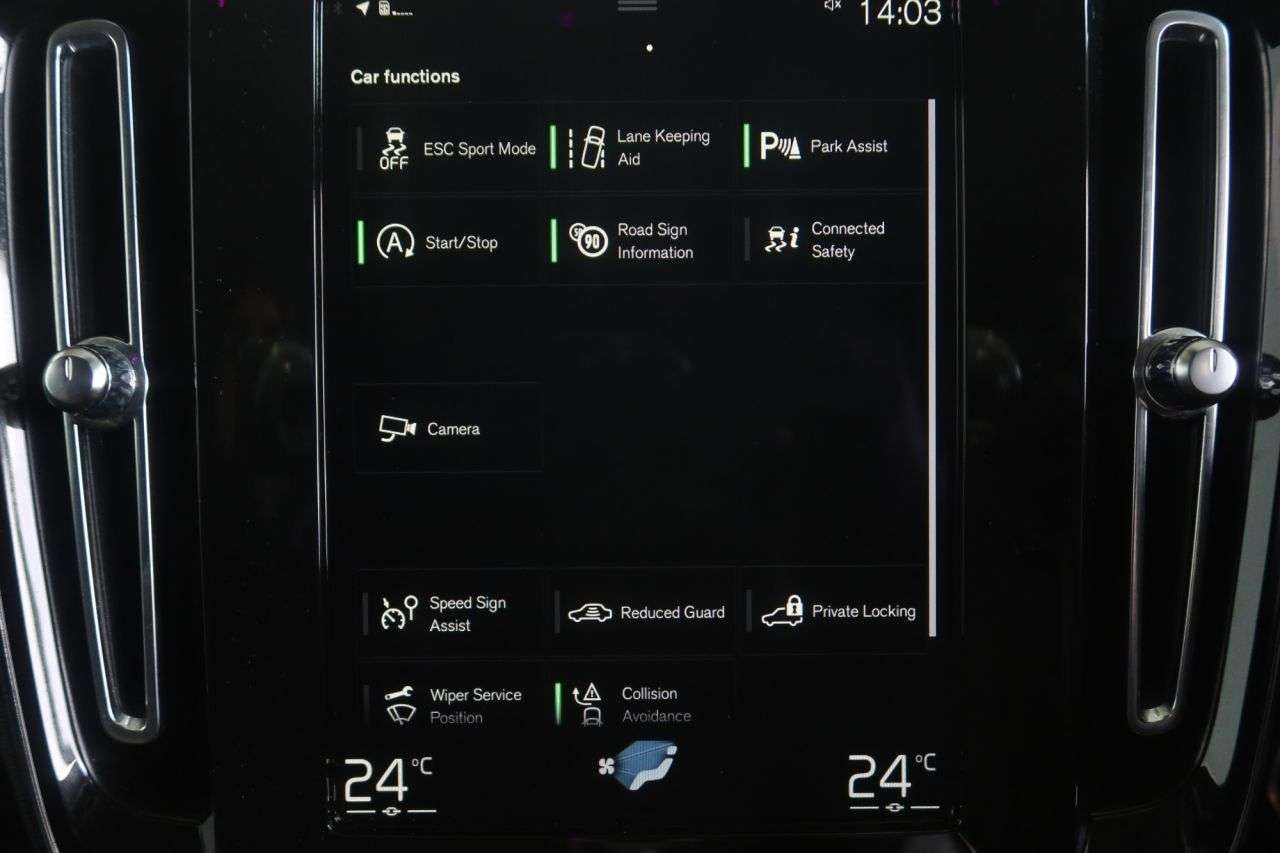 2021 VOLVO XC40 2021 VOLVO XC40