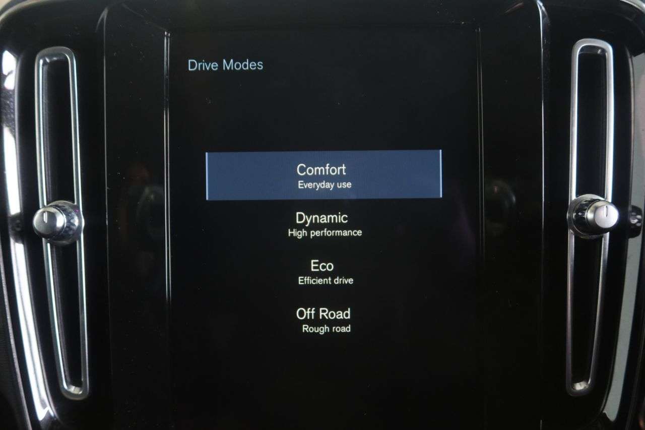 2021 VOLVO XC40 2021 VOLVO XC40