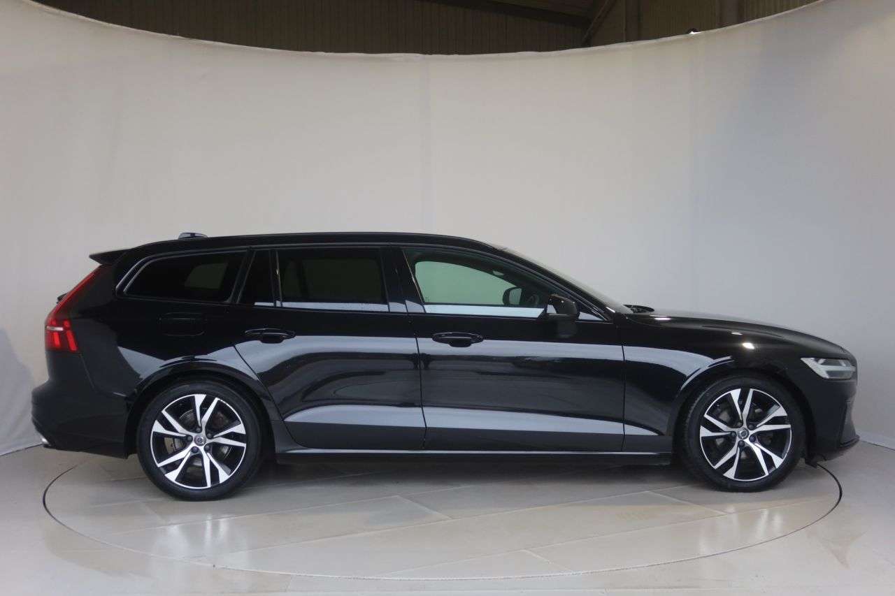 A 2021 VOLVO V60 2.0 B4 MHEV R-Design Estate 5dr Diesel Hybrid Auto Euro 6 (s/s) (197 ps) HE A 2021 VOLVO V60 2.0 B4 MHEV R-Design Estate 5dr Diesel Hybrid Auto Euro 6 (s/s) (197 ps) HE