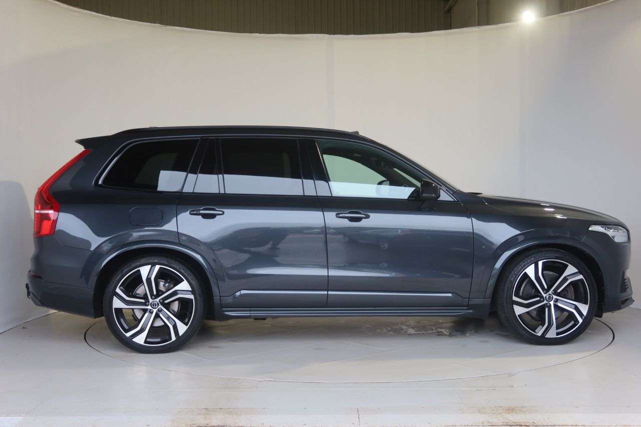 A 2021 VOLVO XC90 2.0h T8 Twin Engine Recharge 11.6kWh R-Design Pro SUV 5dr Petrol Plug-in Hy A 2021 VOLVO XC90 2.0h T8 Twin Engine Recharge 11.6kWh R-Design Pro SUV 5dr Petrol Plug-in Hy