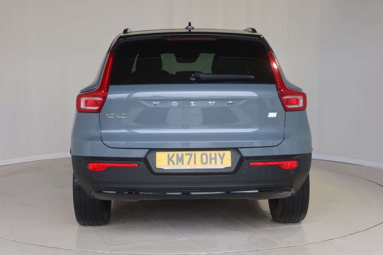 2021 VOLVO XC40 2021 VOLVO XC40