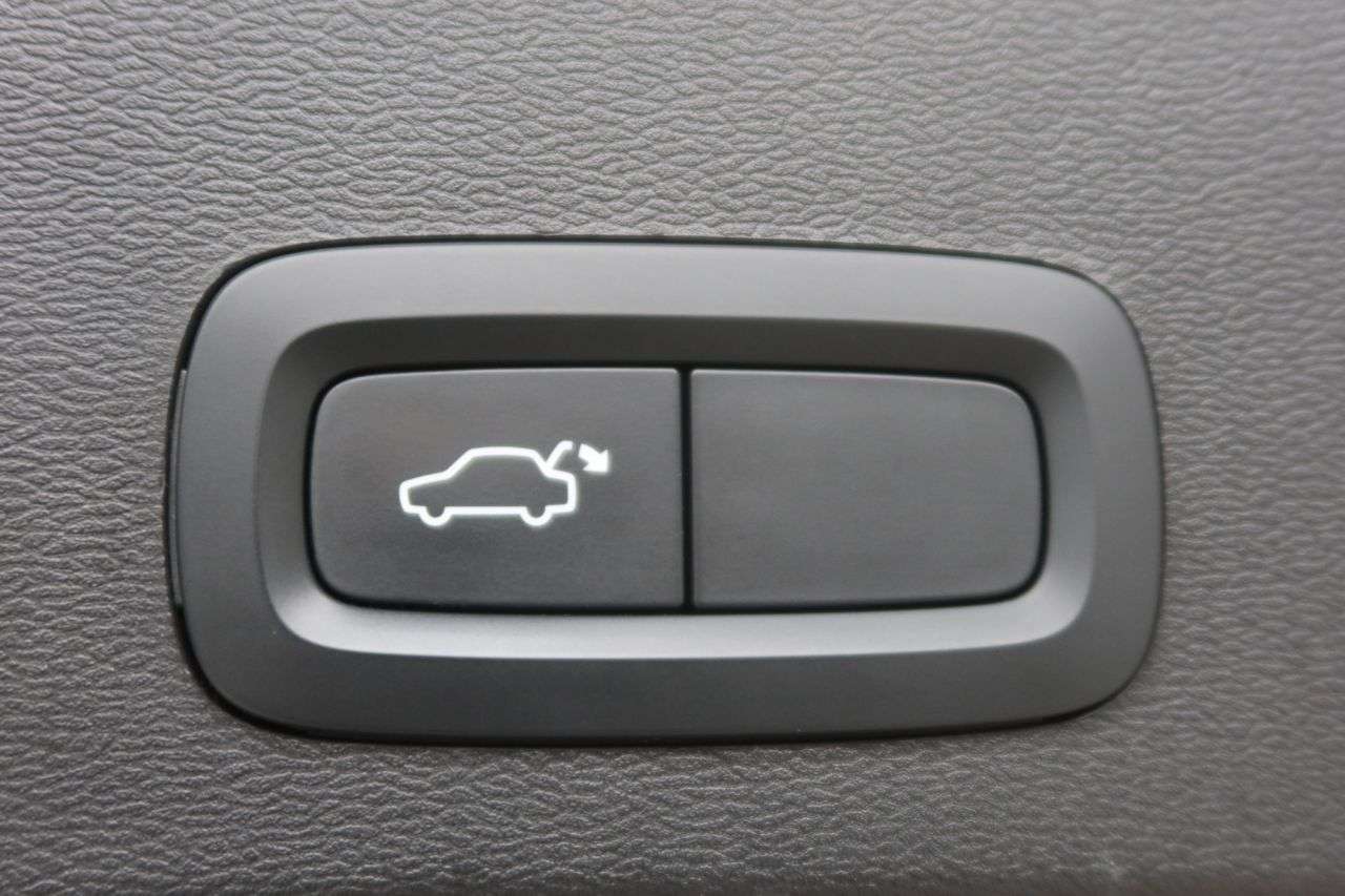 2021 VOLVO XC40 2021 VOLVO XC40