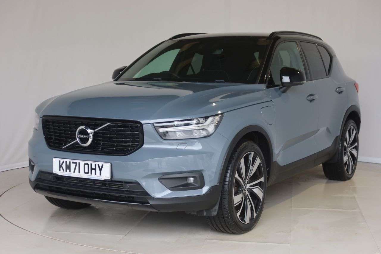 A 2021 VOLVO XC40 1.5h T5 Twin Engine Recharge 10.7kWh R-Design Pro SUV 5dr Petrol Plug-in Hy A 2021 VOLVO XC40 1.5h T5 Twin Engine Recharge 10.7kWh R-Design Pro SUV 5dr Petrol Plug-in Hy