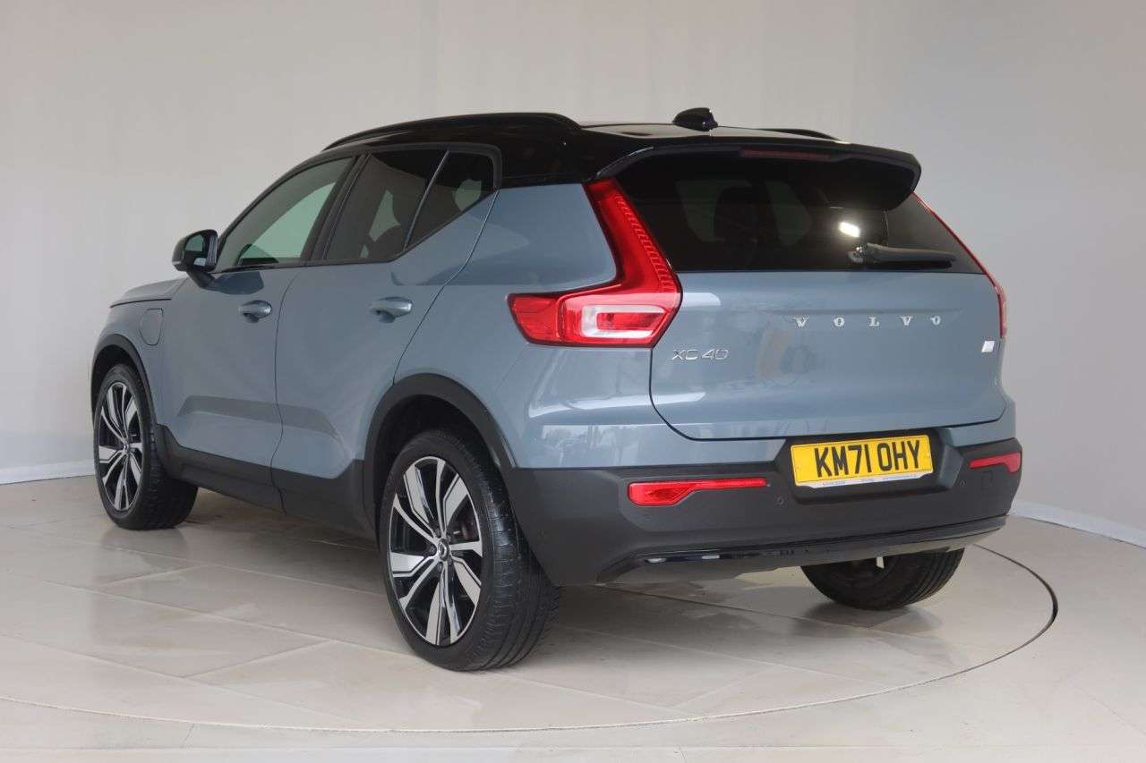 2021 VOLVO XC40 2021 VOLVO XC40