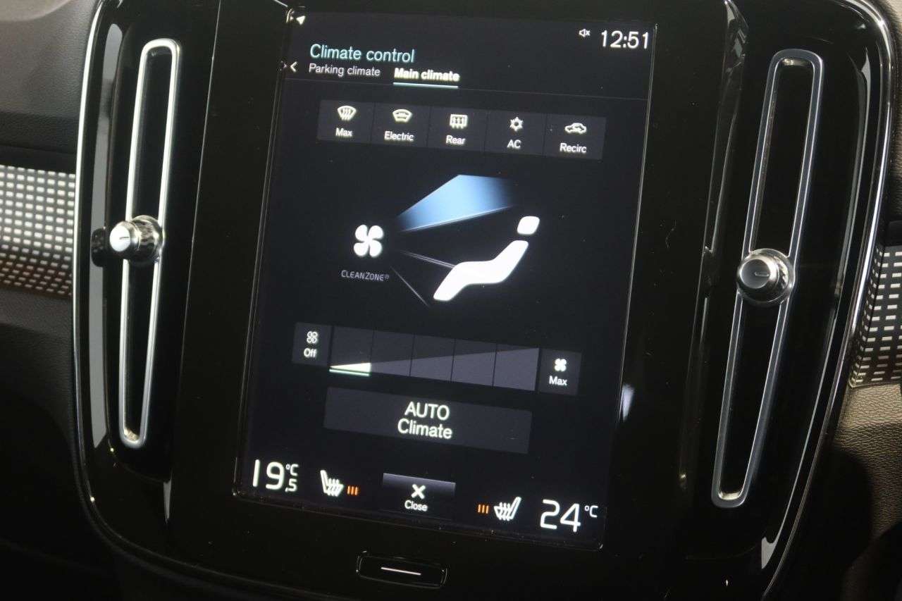 2021 VOLVO XC40 2021 VOLVO XC40