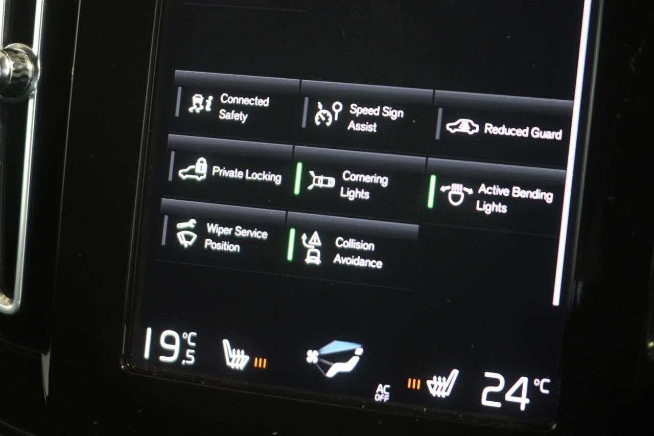 2021 VOLVO XC40 2021 VOLVO XC40