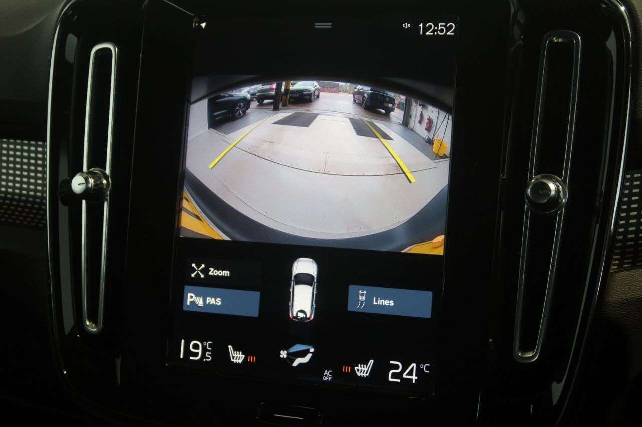 2021 VOLVO XC40 2021 VOLVO XC40