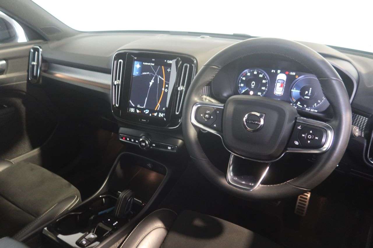 2021 VOLVO XC40 2021 VOLVO XC40