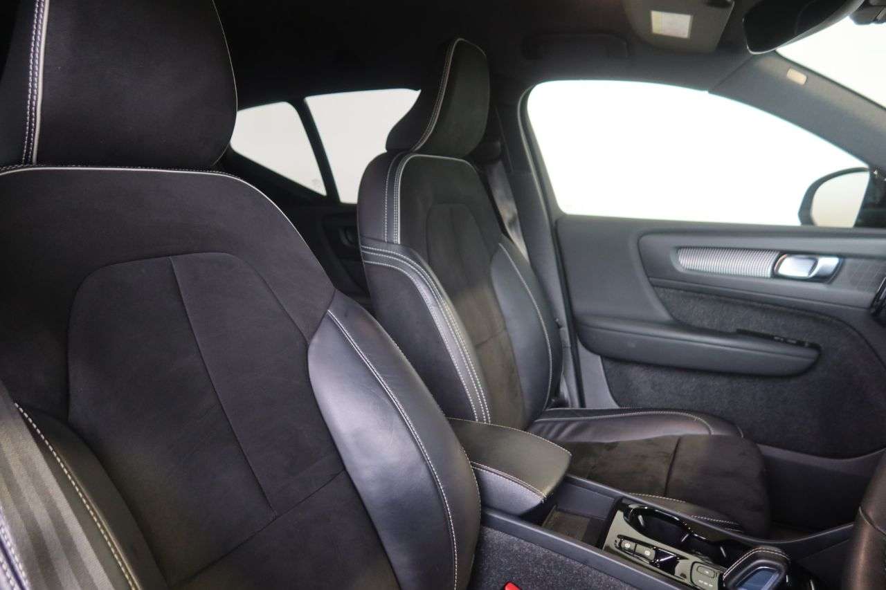 2021 VOLVO XC40 2021 VOLVO XC40