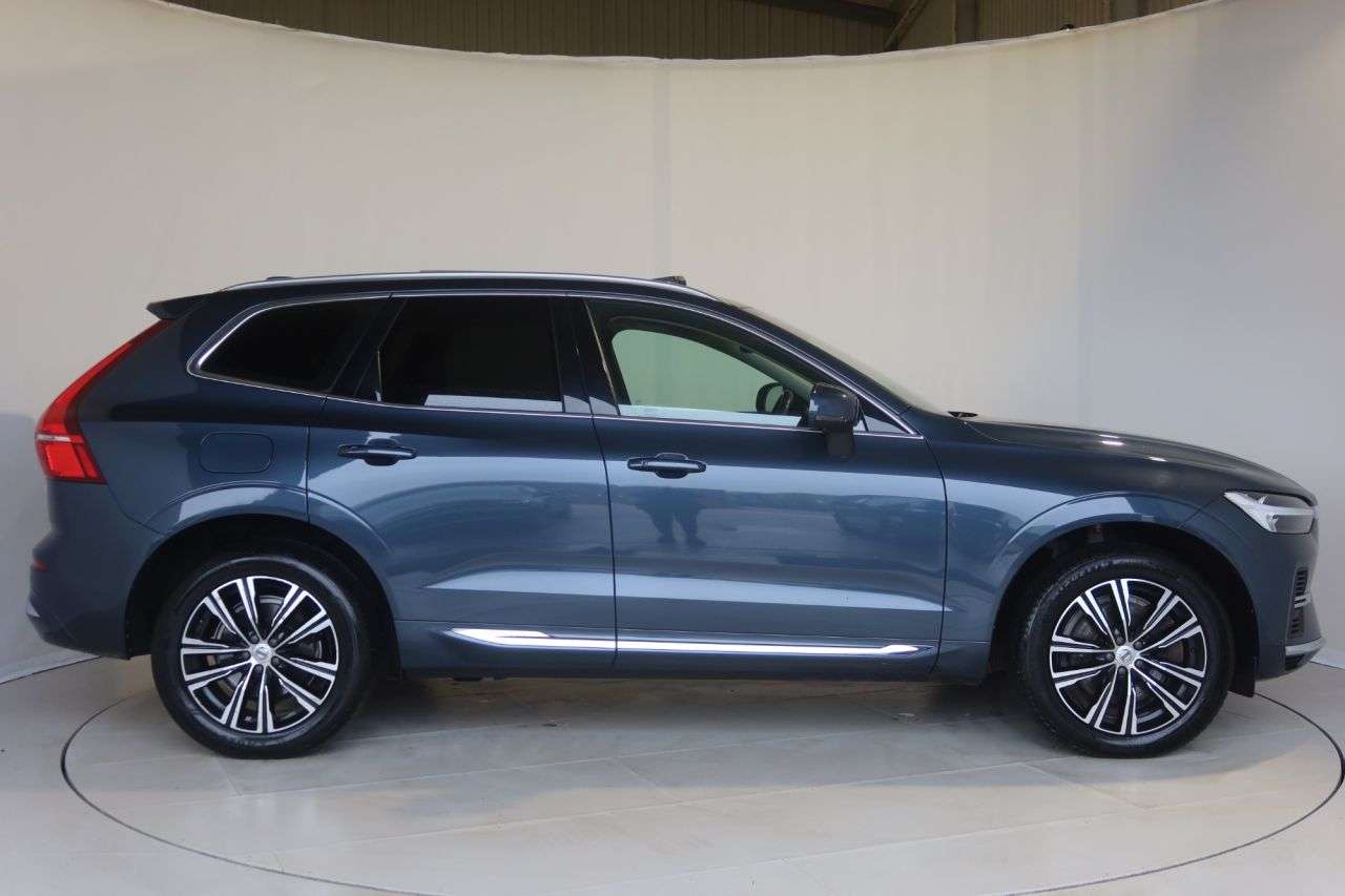 A 2021 VOLVO XC60 2.0h T6 Recharge 11.6kWh Inscription SUV 5dr Petrol Plug-in Hybrid Auto AWD A 2021 VOLVO XC60 2.0h T6 Recharge 11.6kWh Inscription SUV 5dr Petrol Plug-in Hybrid Auto AWD