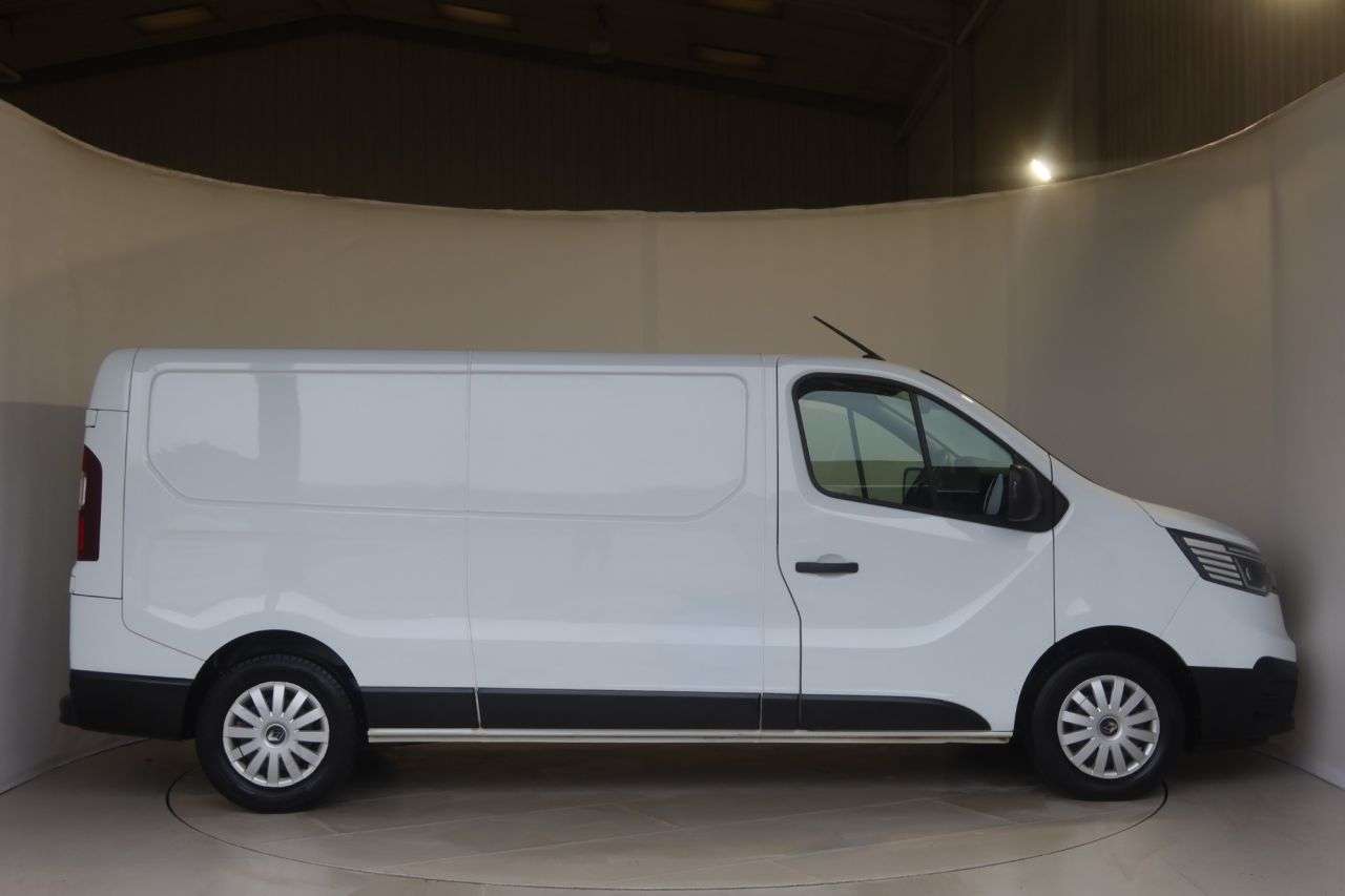 A 2022 RENAULT TRAFIC 2.0 dCi Blue LL30 Business+ Panel Van 5dr Diesel Manual L2 H1 Euro 6 (s/s) A 2022 RENAULT TRAFIC 2.0 dCi Blue LL30 Business+ Panel Van 5dr Diesel Manual L2 H1 Euro 6 (s/s)