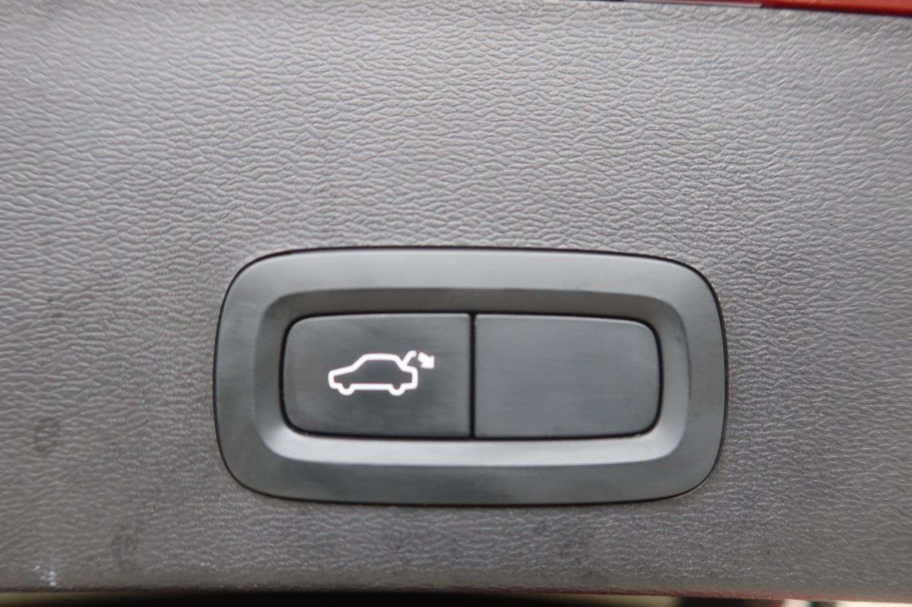 2020 VOLVO XC40 2020 VOLVO XC40