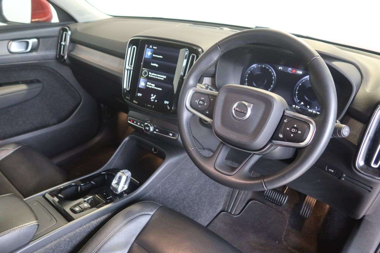 2020 VOLVO XC40 2020 VOLVO XC40