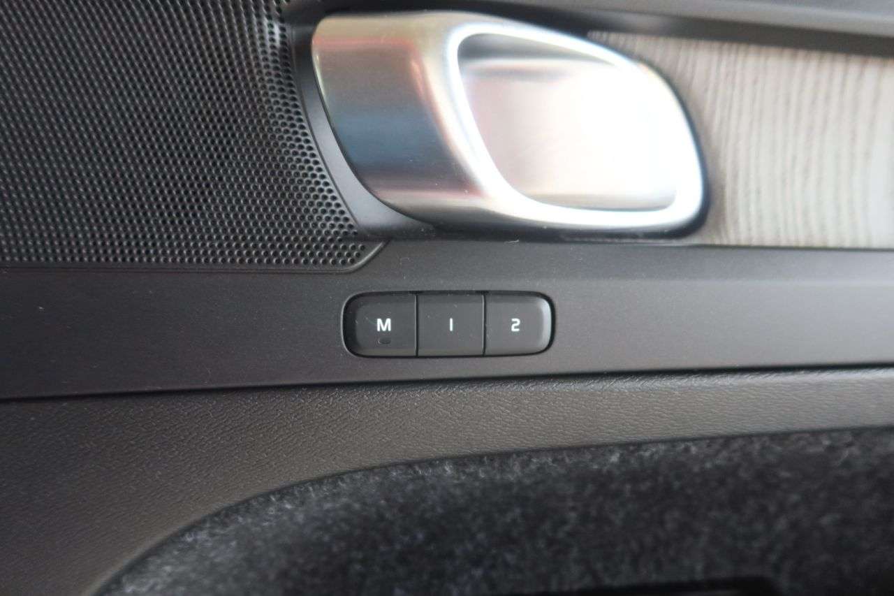 2020 VOLVO XC40 2020 VOLVO XC40