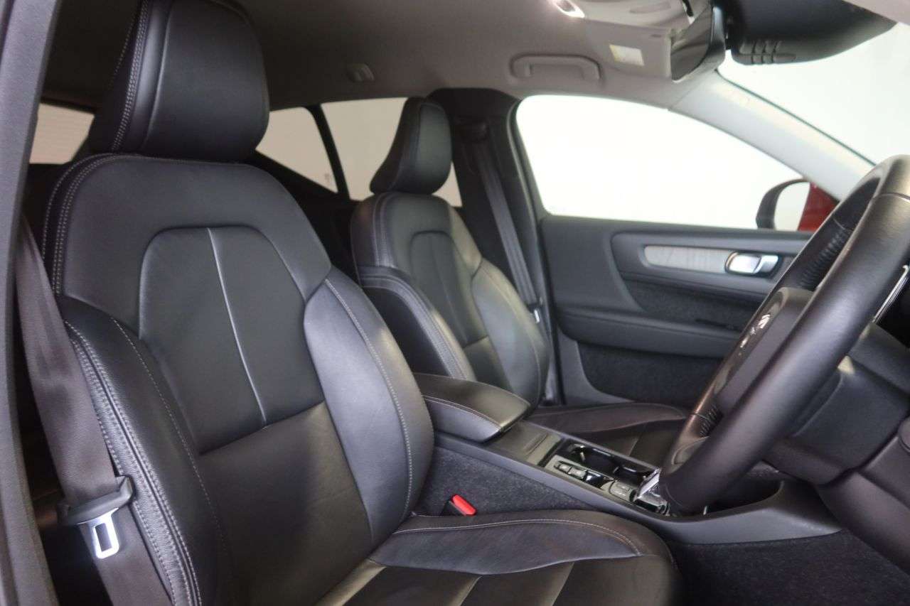 2020 VOLVO XC40 2020 VOLVO XC40