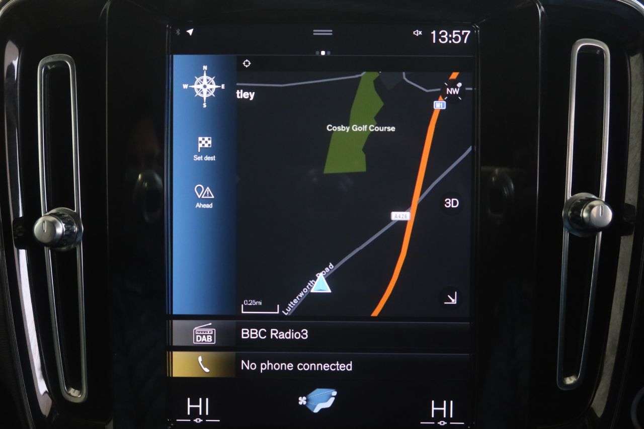 2020 VOLVO XC40 2020 VOLVO XC40