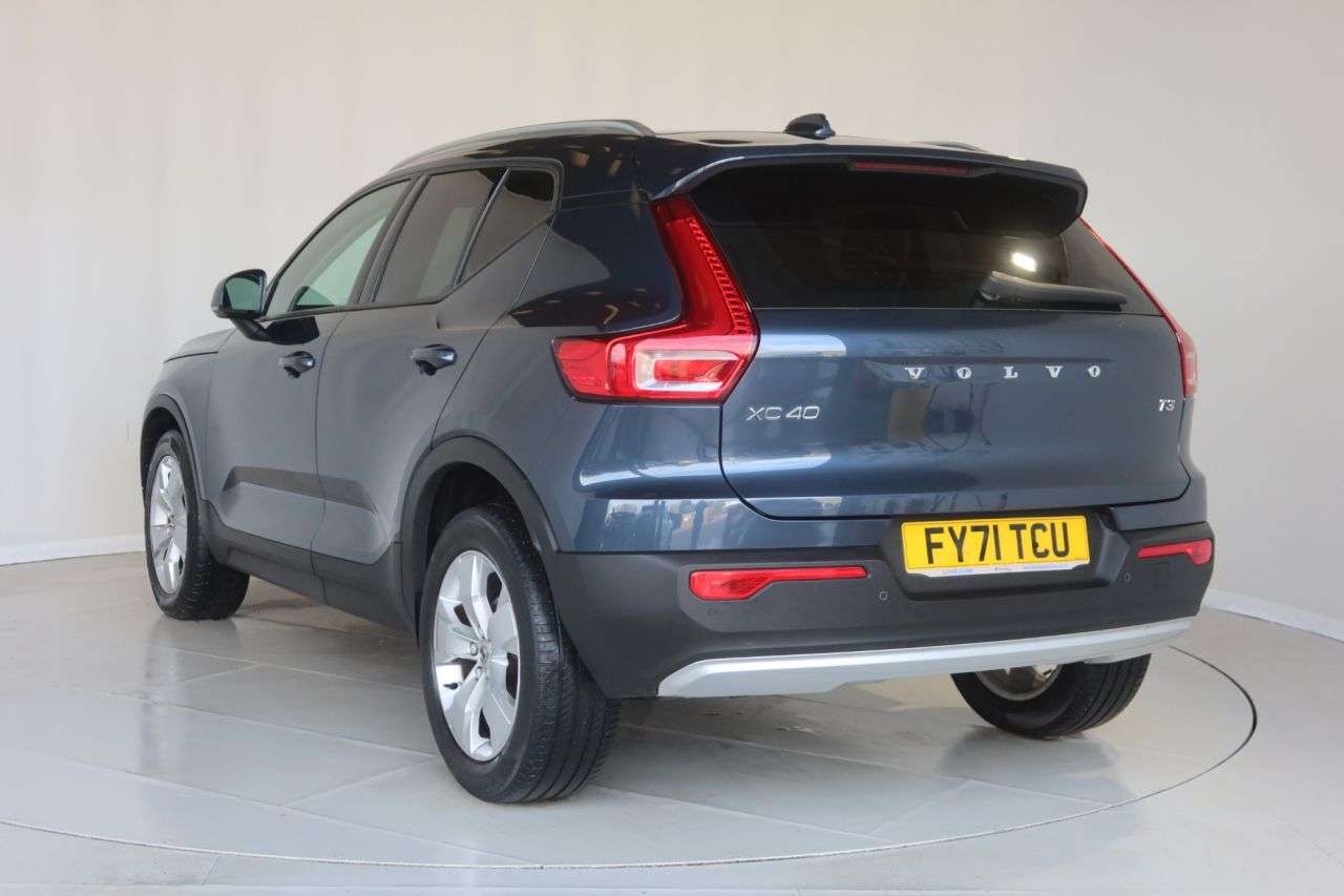 2021 VOLVO XC40 2021 VOLVO XC40