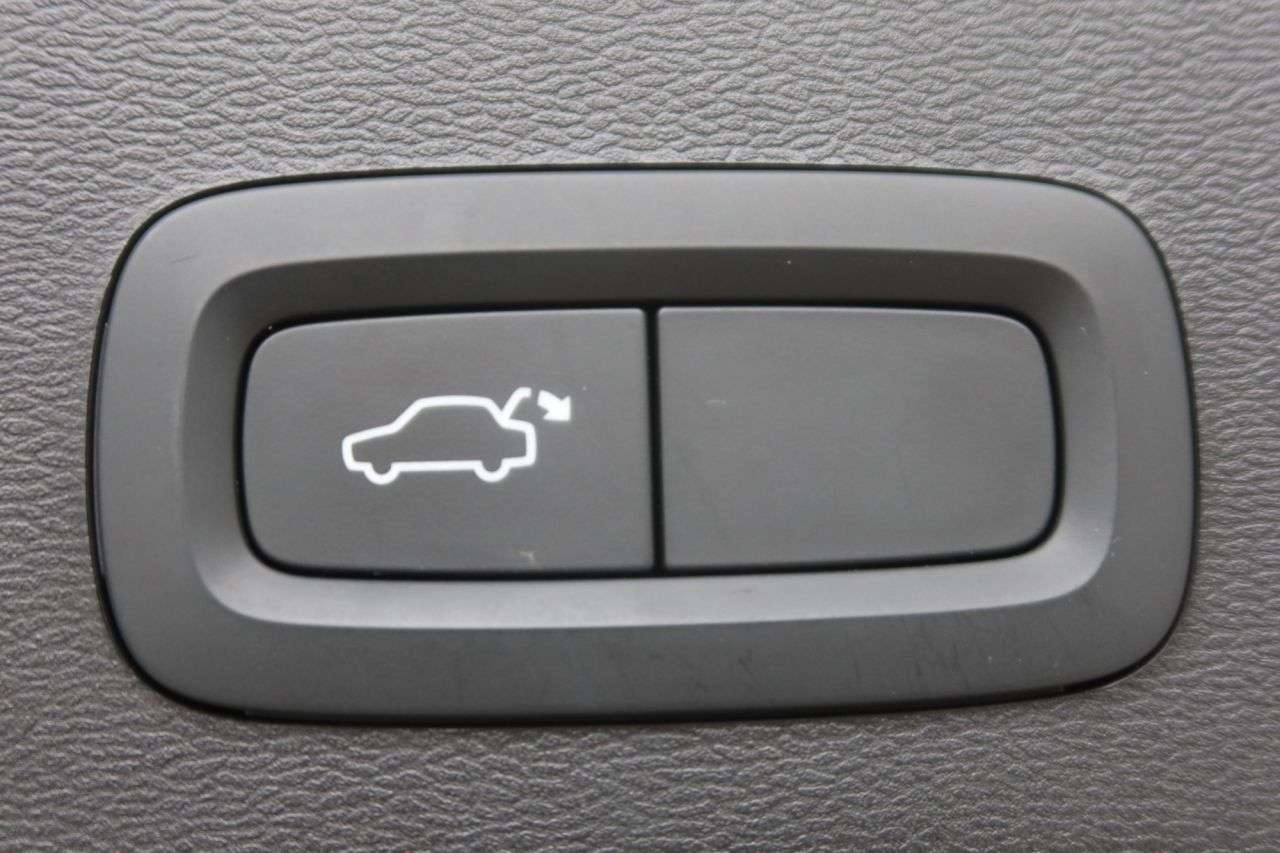 2021 VOLVO XC40 2021 VOLVO XC40