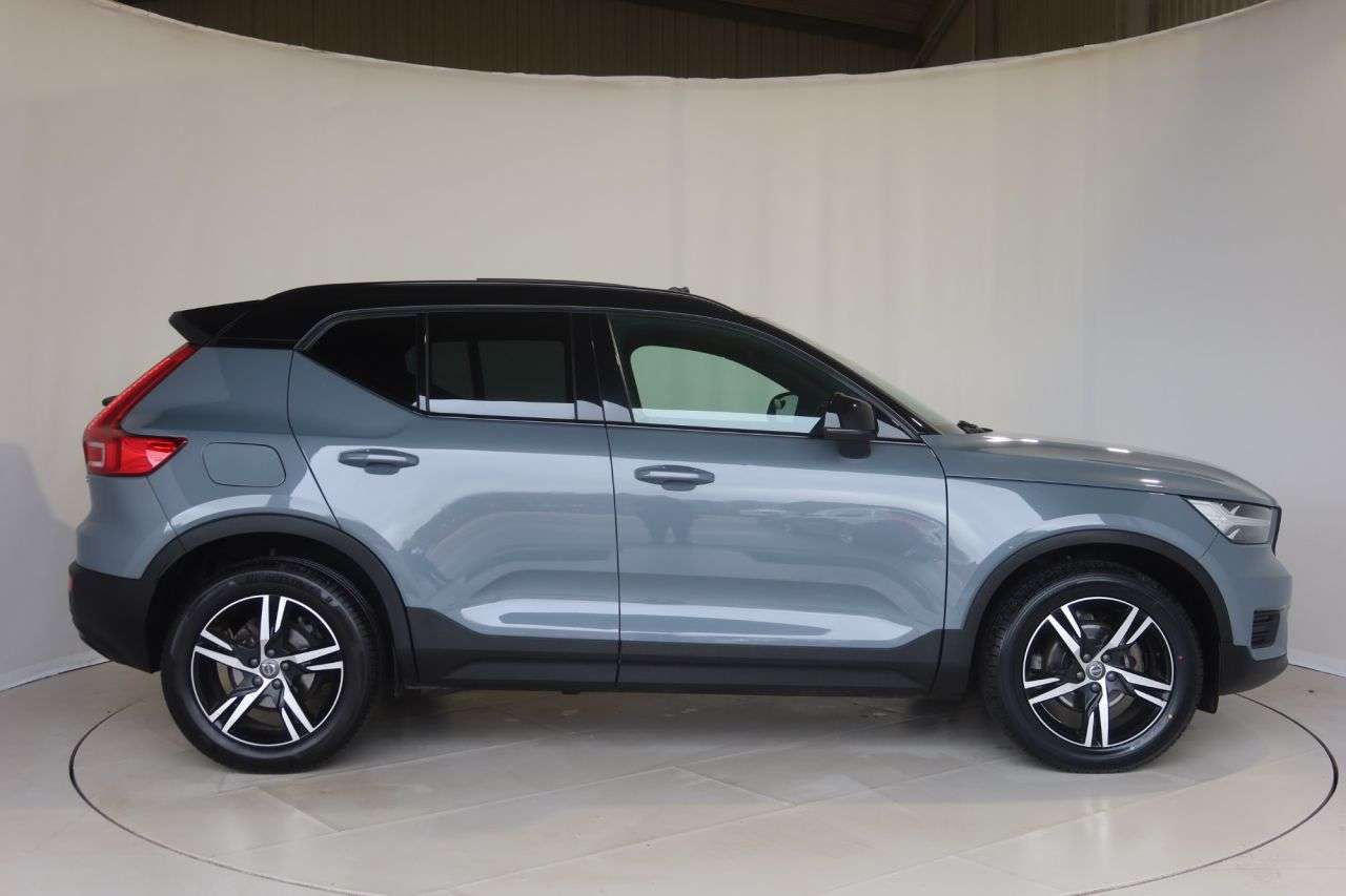 2021 VOLVO XC40 2021 VOLVO XC40