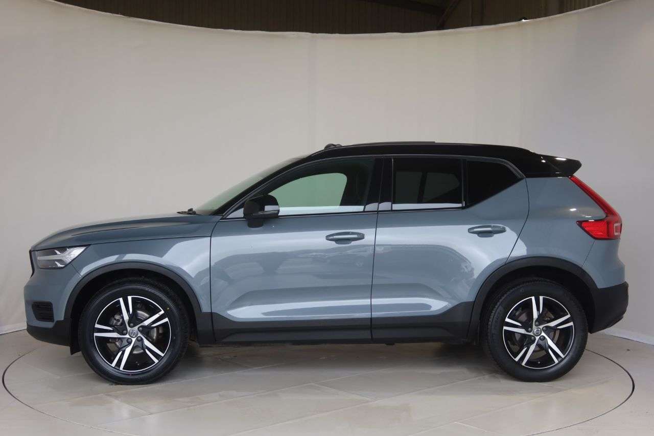 2021 VOLVO XC40 2021 VOLVO XC40