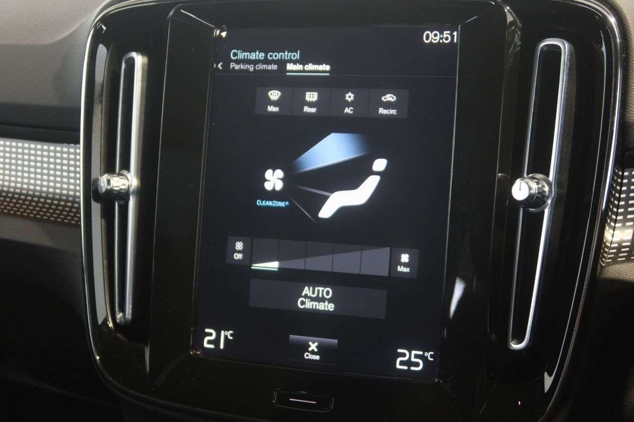 2021 VOLVO XC40 2021 VOLVO XC40