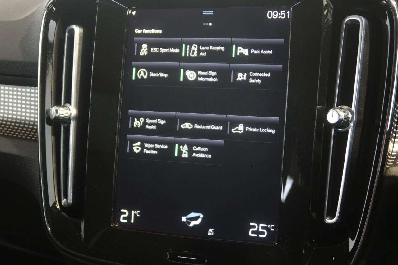 2021 VOLVO XC40 2021 VOLVO XC40