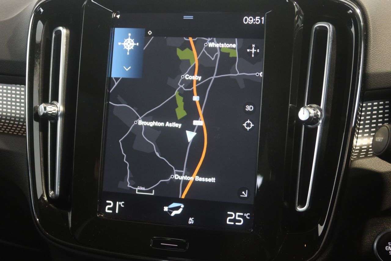 2021 VOLVO XC40 2021 VOLVO XC40