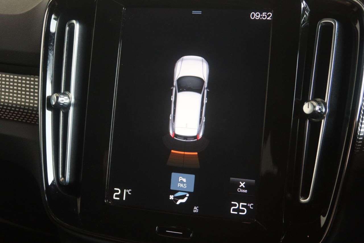 2021 VOLVO XC40 2021 VOLVO XC40