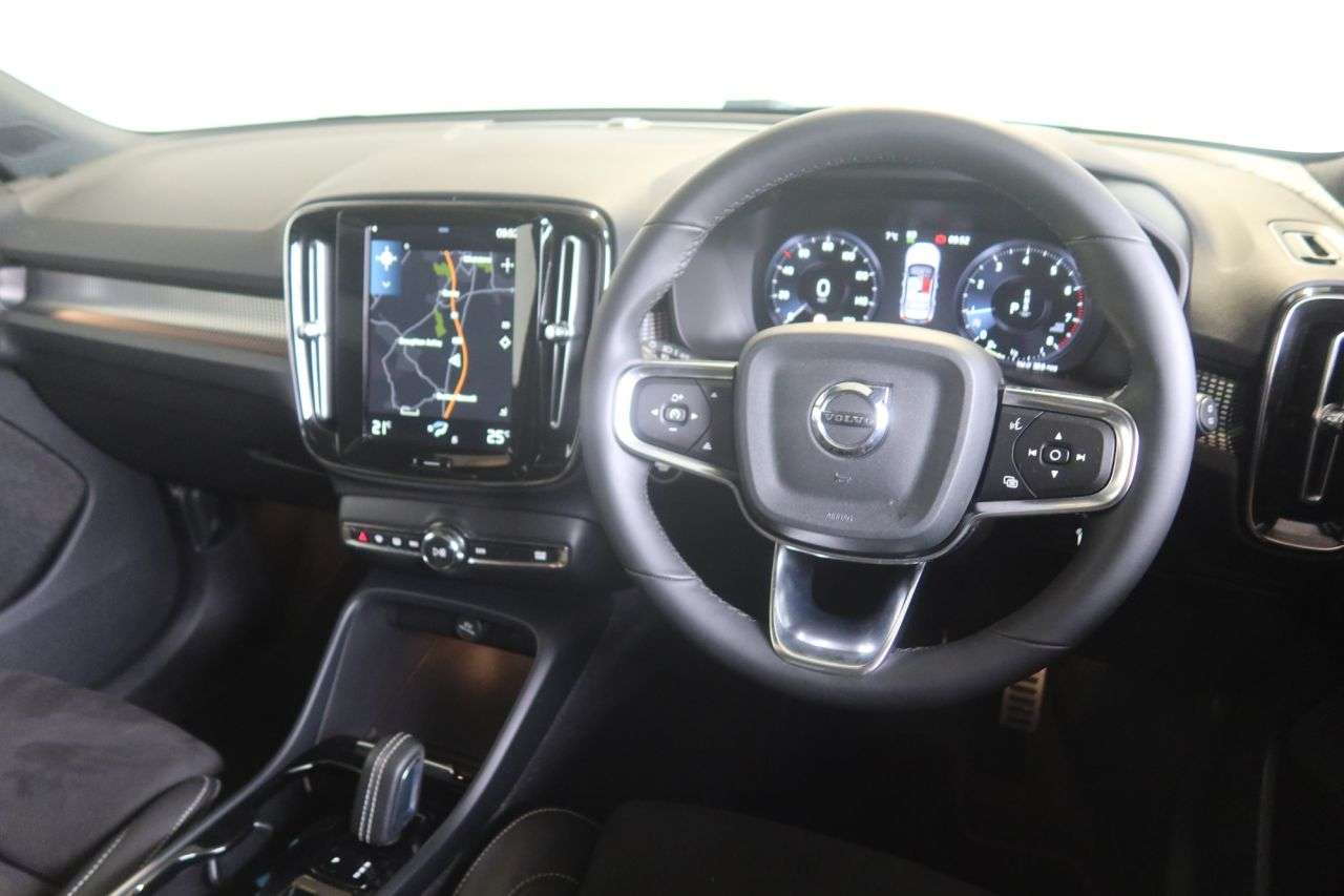 2021 VOLVO XC40 2021 VOLVO XC40