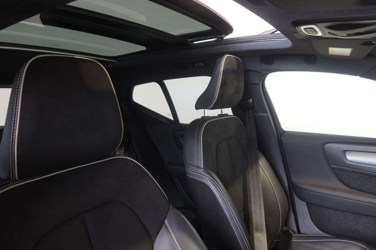 2021 VOLVO XC40 2021 VOLVO XC40