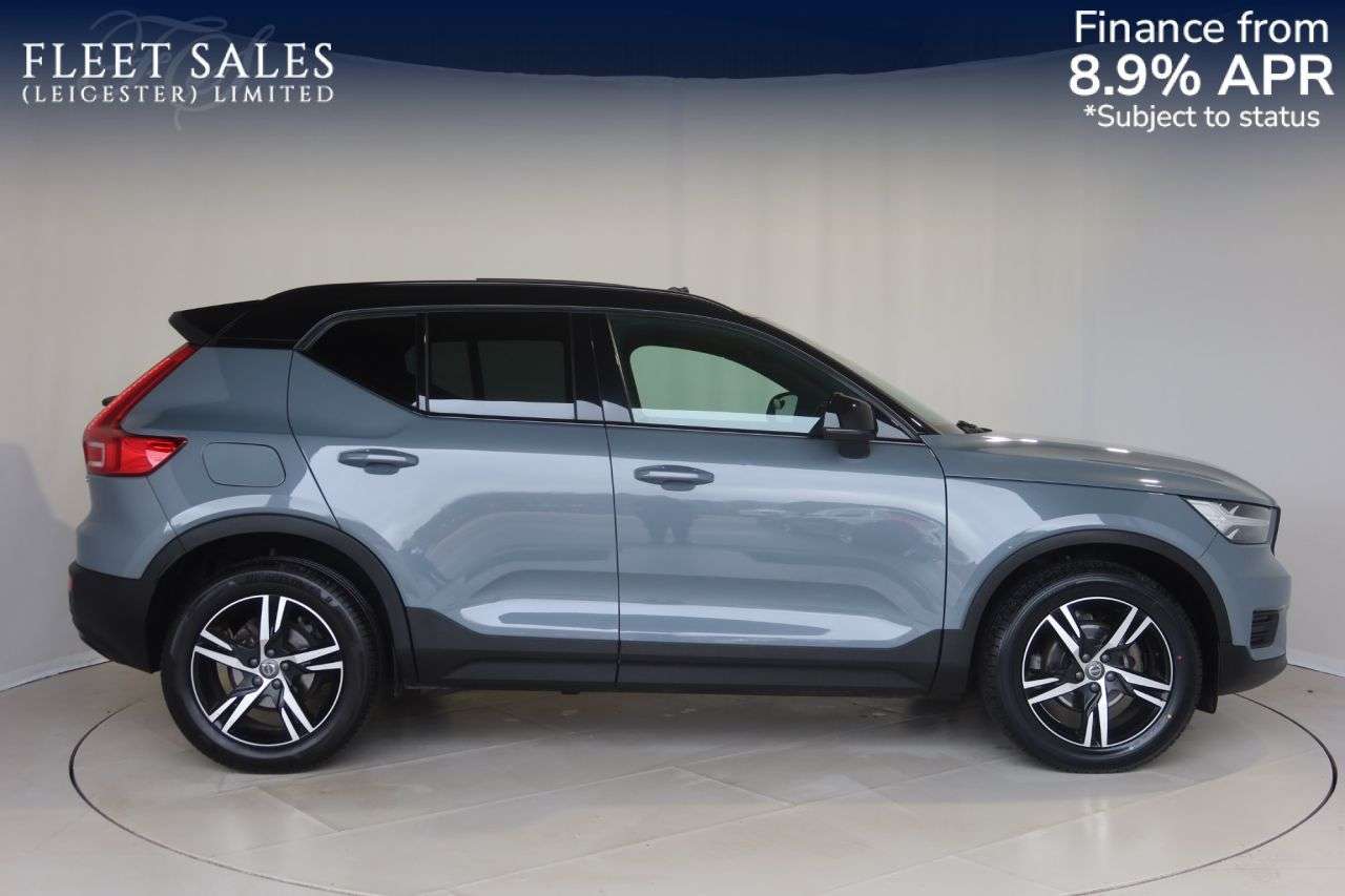 2021 VOLVO XC40 2021 VOLVO XC40