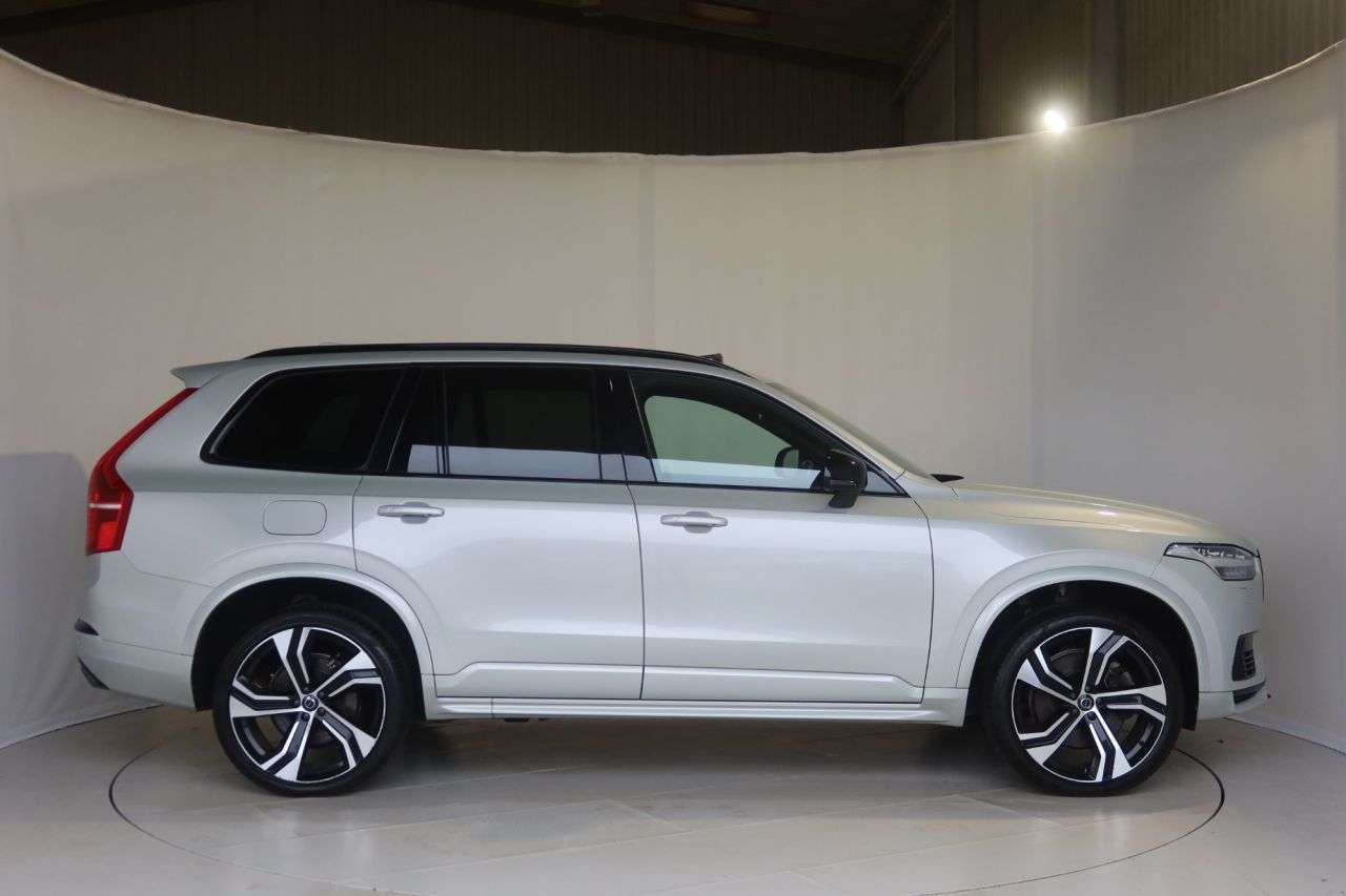A 2022 VOLVO XC90 2.0h T8 Recharge 18.8kWh R-Design Pro SUV 5dr Petrol Plug-in Hybrid Auto 4W A 2022 VOLVO XC90 2.0h T8 Recharge 18.8kWh R-Design Pro SUV 5dr Petrol Plug-in Hybrid Auto 4W