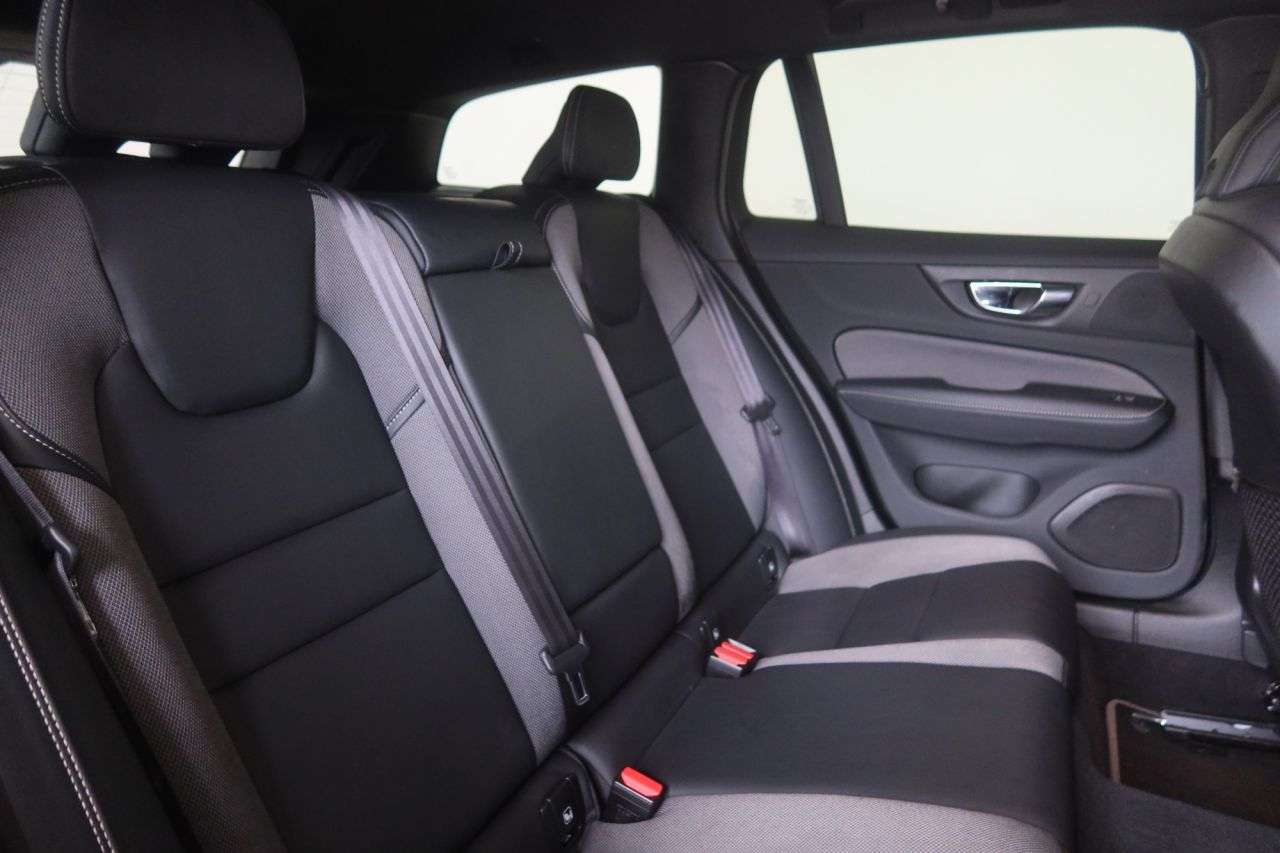 2021 VOLVO V60 2021 VOLVO V60