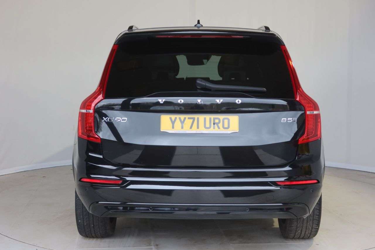 A 2021 VOLVO XC90 2.0 B5 MHEV R-Design SUV 5dr Diesel Hybrid Auto 4WD Euro 6 (s/s) (235 ps) F A 2021 VOLVO XC90 2.0 B5 MHEV R-Design SUV 5dr Diesel Hybrid Auto 4WD Euro 6 (s/s) (235 ps) F