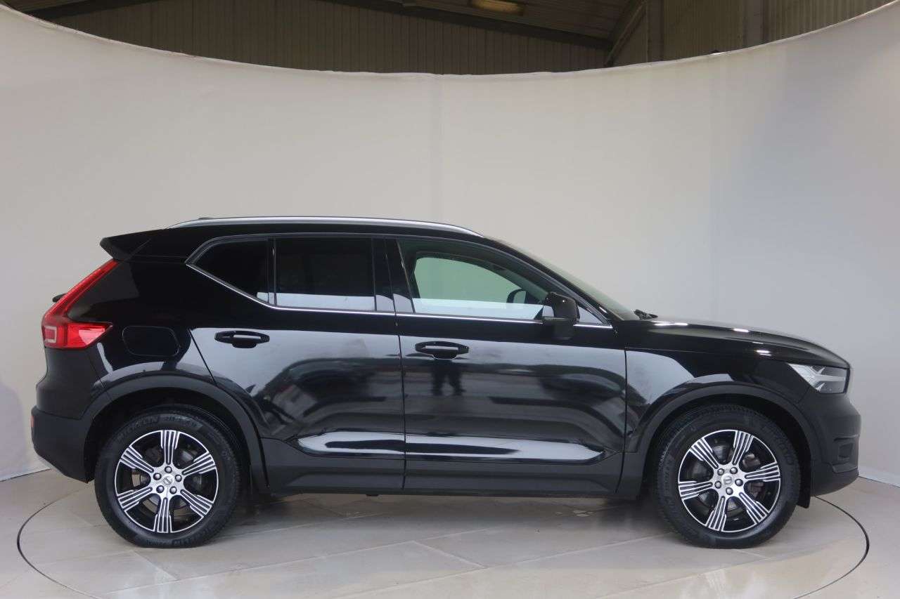 A 2021 VOLVO XC40 2.0 B4 MHEV Inscription SUV 5dr Petrol Hybrid Auto AWD Euro 6 (s/s) (197 ps A 2021 VOLVO XC40 2.0 B4 MHEV Inscription SUV 5dr Petrol Hybrid Auto AWD Euro 6 (s/s) (197 ps