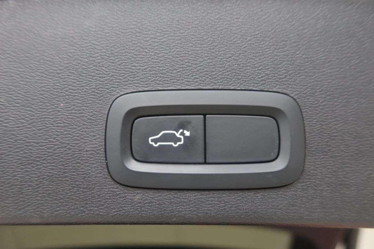 2021 VOLVO XC40 2021 VOLVO XC40