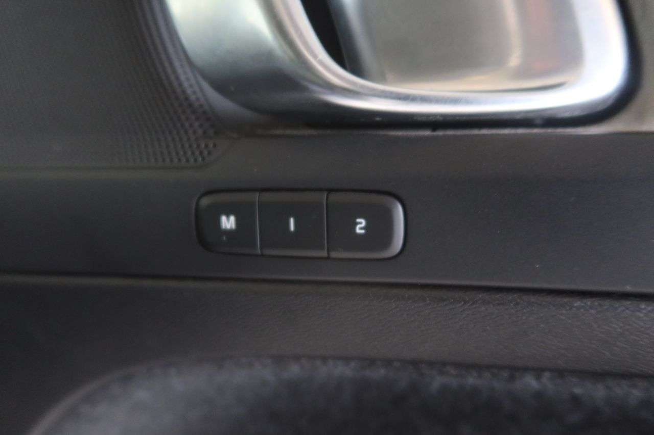 2021 VOLVO XC40 2021 VOLVO XC40