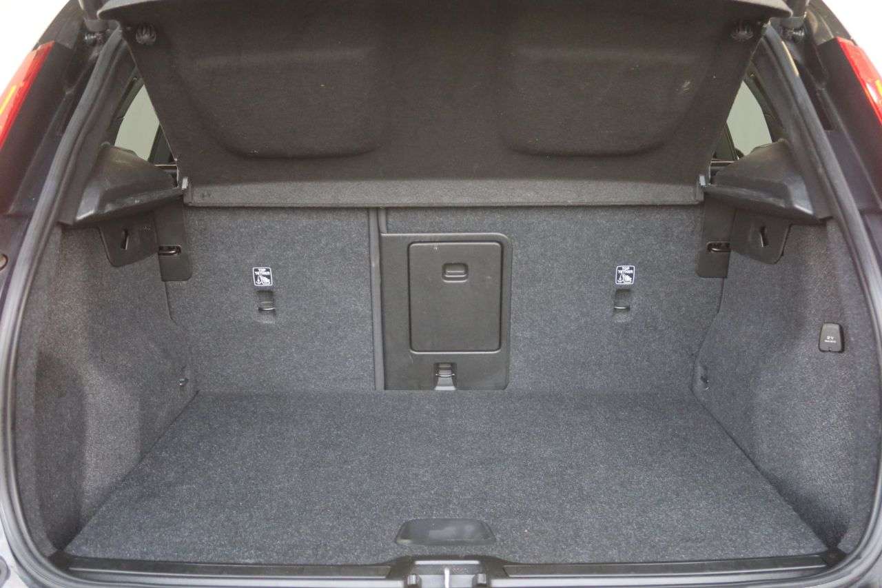 2021 VOLVO XC40 2021 VOLVO XC40