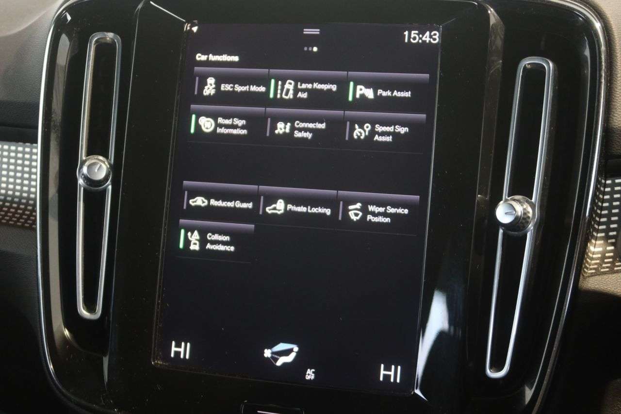 2021 VOLVO XC40 2021 VOLVO XC40