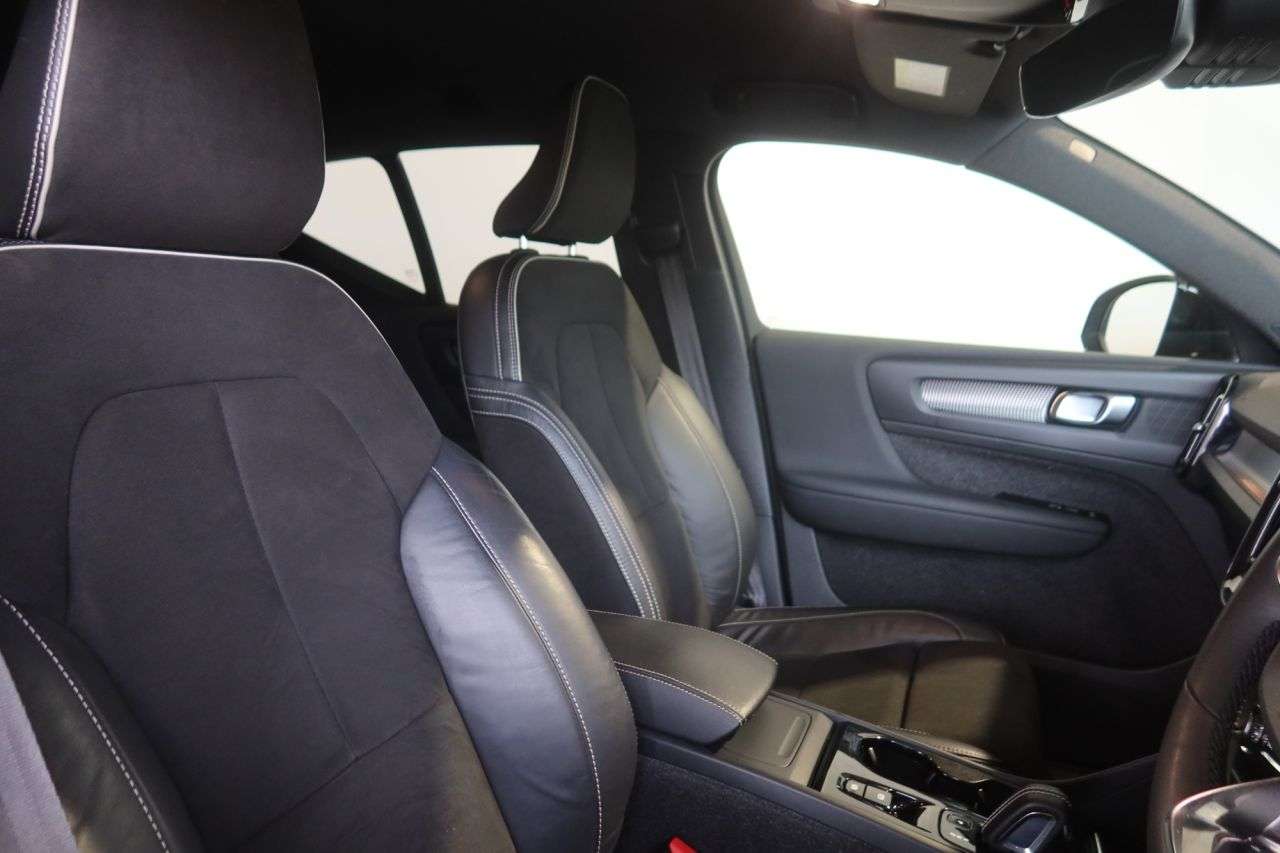 2021 VOLVO XC40 2021 VOLVO XC40