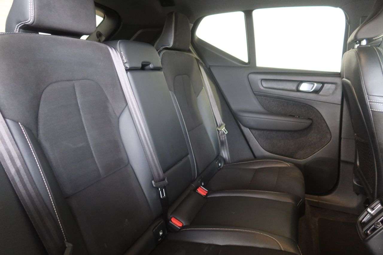 2021 VOLVO XC40 2021 VOLVO XC40