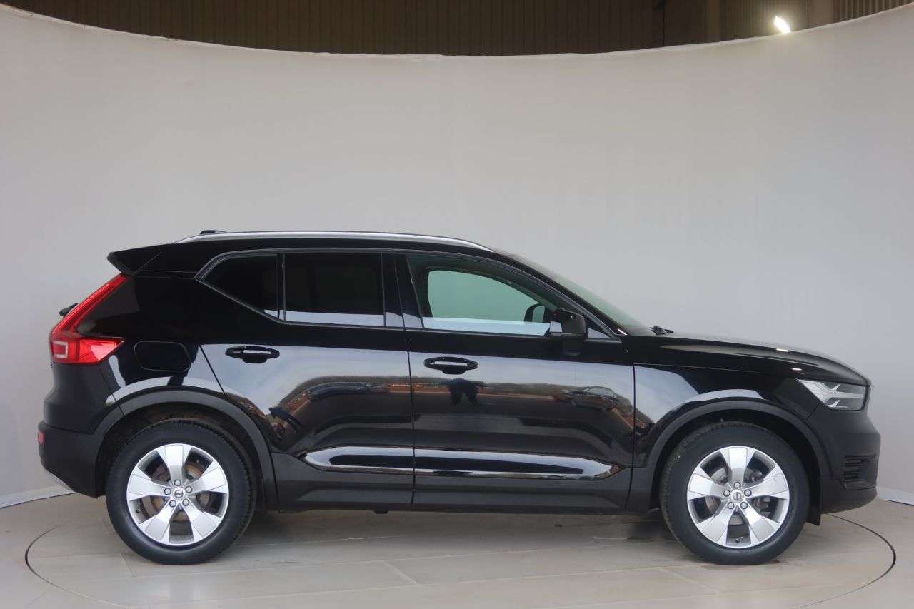 A 2021 VOLVO XC40 1.5 T3 Momentum SUV 5dr Petrol Manual Euro 6 (s/s) (163 ps) OPTICAL REAR SE A 2021 VOLVO XC40 1.5 T3 Momentum SUV 5dr Petrol Manual Euro 6 (s/s) (163 ps) OPTICAL REAR SE