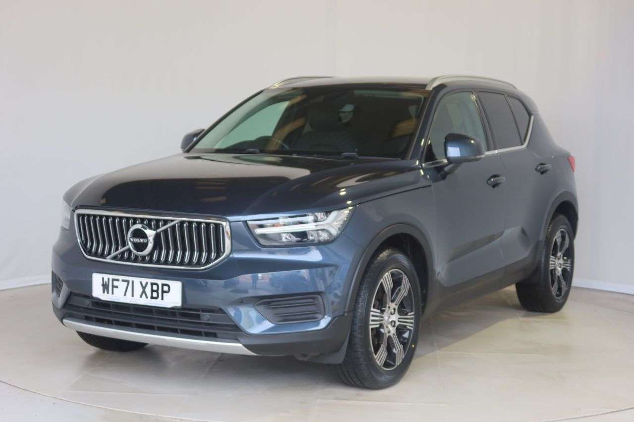 A 2021 VOLVO XC40 2.0 B4 MHEV Inscription SUV 5dr Petrol Hybrid Auto AWD Euro 6 (s/s) (197 ps A 2021 VOLVO XC40 2.0 B4 MHEV Inscription SUV 5dr Petrol Hybrid Auto AWD Euro 6 (s/s) (197 ps