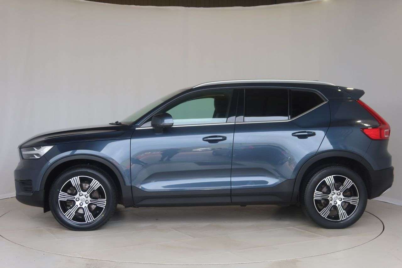 2021 VOLVO XC40 2021 VOLVO XC40